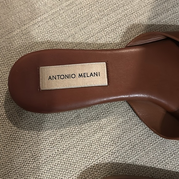 Antonio Melani flat sandals, in good condition. Classic color! - Picture 2 of 5
